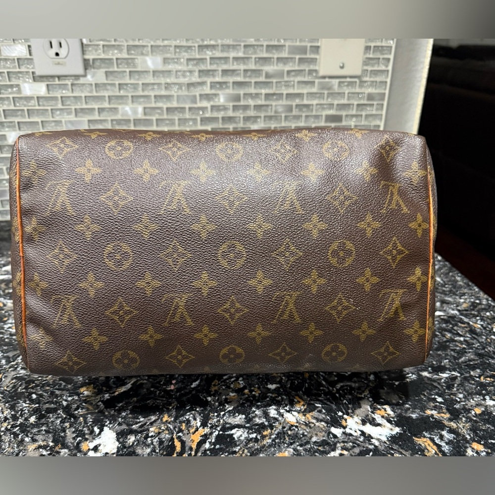 LOUIS VUITTON Speedy 30 
Monogram Satchel with COA - Picture 5 of 13